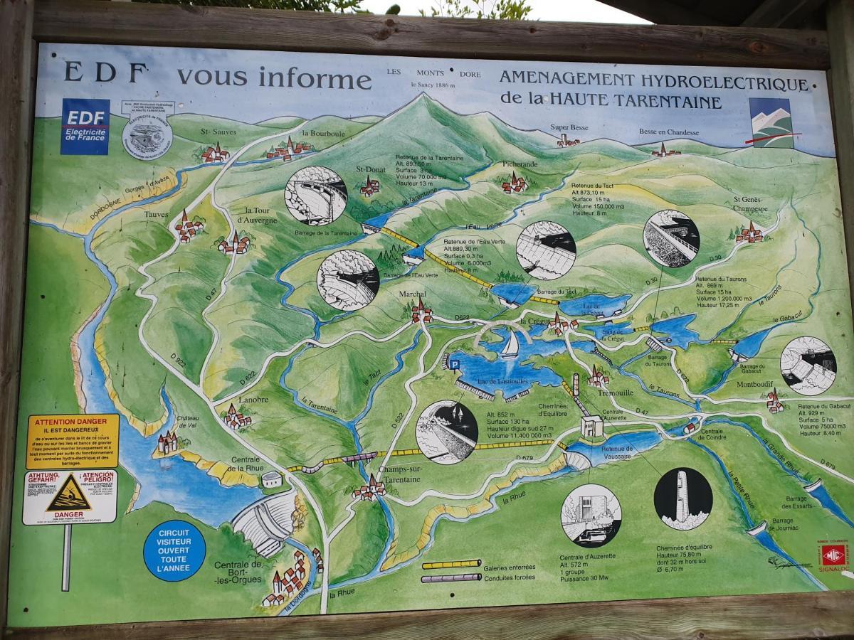 La Belle Auvergne Condat  외부 사진
